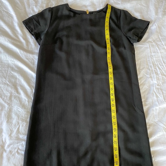 2/$60๐ CLOSET CLEAN OUT: Lulus short sleeve sheath dress - Picture 3 of 7